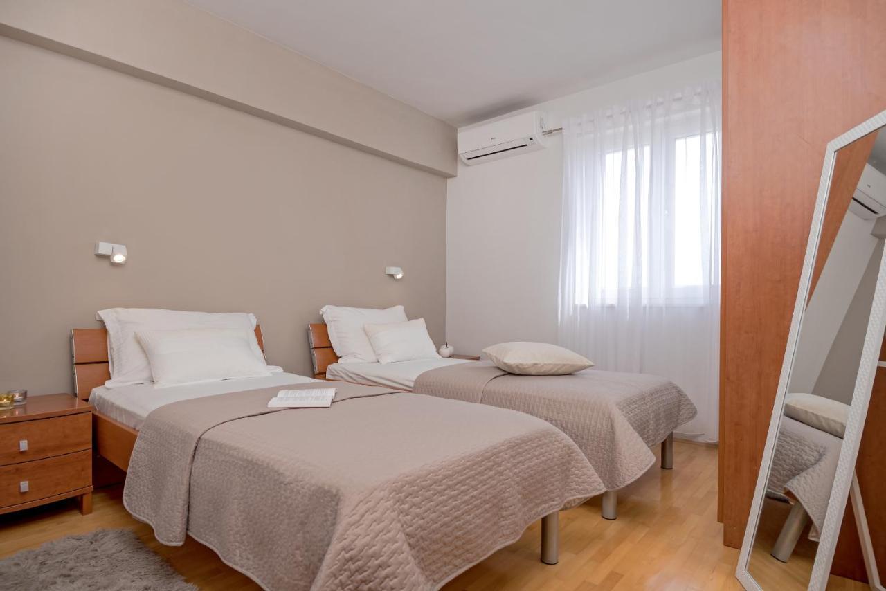 Apartments And Rooms With Parking Space Rogoznica - 10339 Εξωτερικό φωτογραφία
