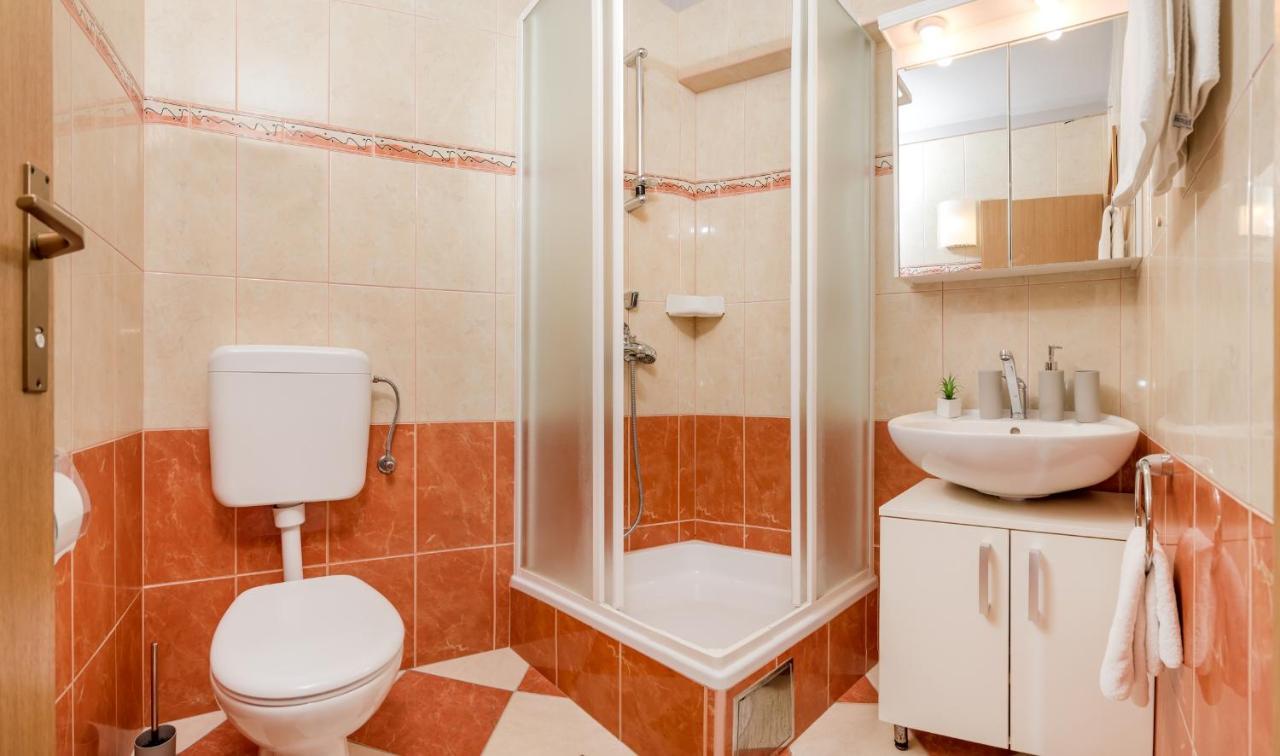 Apartments And Rooms With Parking Space Rogoznica - 10339 Εξωτερικό φωτογραφία