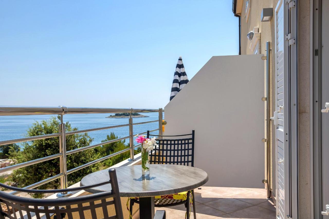 Apartments And Rooms With Parking Space Rogoznica - 10339 Εξωτερικό φωτογραφία