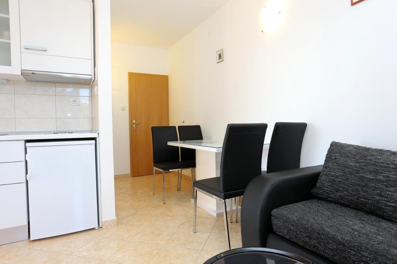Apartments And Rooms With Parking Space Rogoznica - 10339 Εξωτερικό φωτογραφία