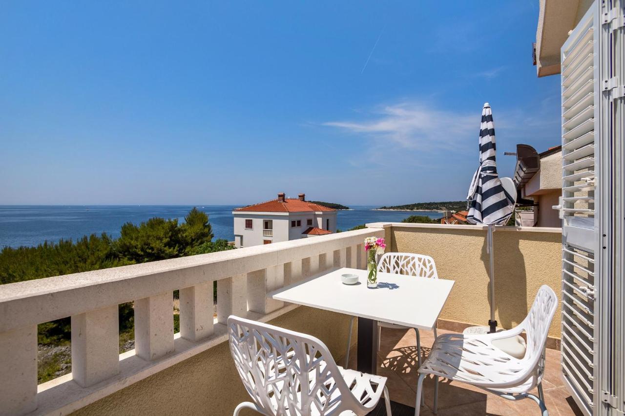 Apartments And Rooms With Parking Space Rogoznica - 10339 Εξωτερικό φωτογραφία
