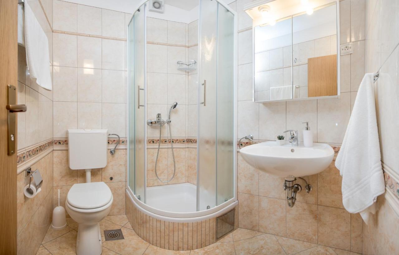 Apartments And Rooms With Parking Space Rogoznica - 10339 Εξωτερικό φωτογραφία