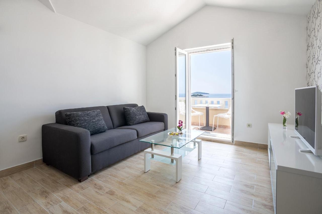Apartments And Rooms With Parking Space Rogoznica - 10339 Εξωτερικό φωτογραφία
