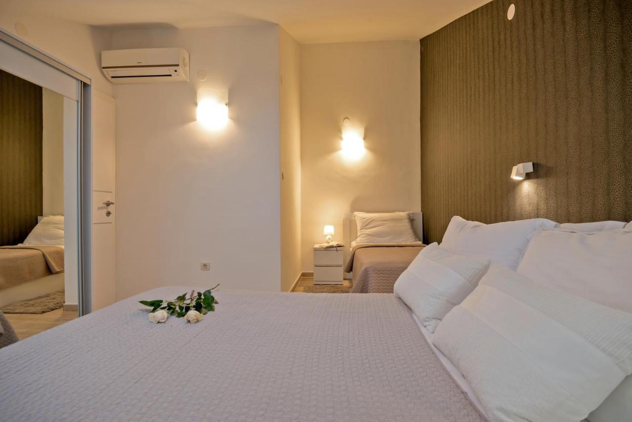 Apartments And Rooms With Parking Space Rogoznica - 10339 Εξωτερικό φωτογραφία