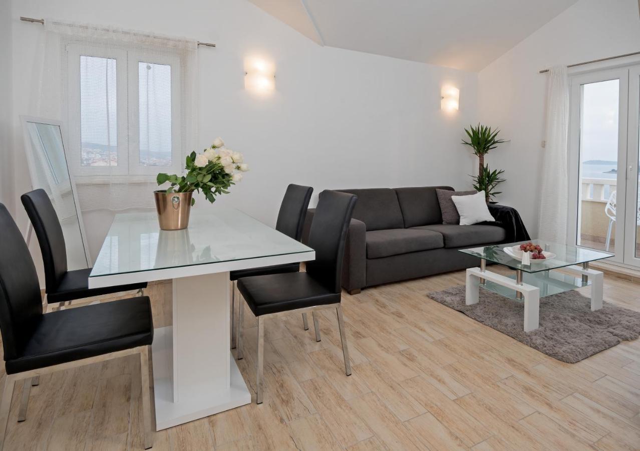 Apartments And Rooms With Parking Space Rogoznica - 10339 Εξωτερικό φωτογραφία