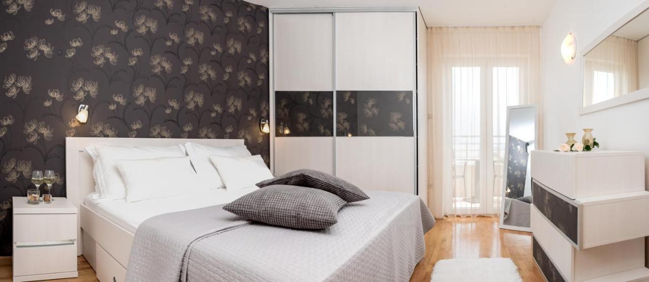 Apartments And Rooms With Parking Space Rogoznica - 10339 Εξωτερικό φωτογραφία