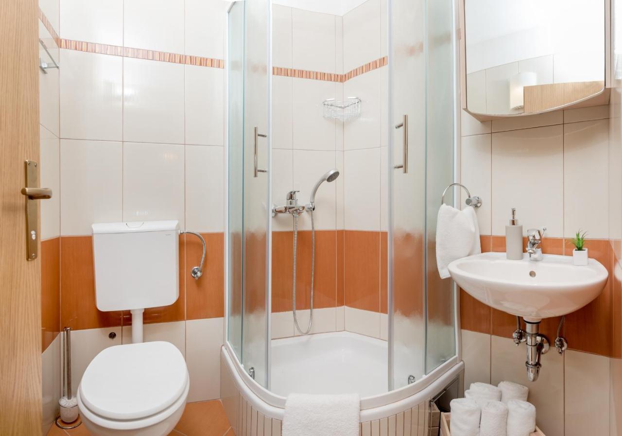 Apartments And Rooms With Parking Space Rogoznica - 10339 Εξωτερικό φωτογραφία