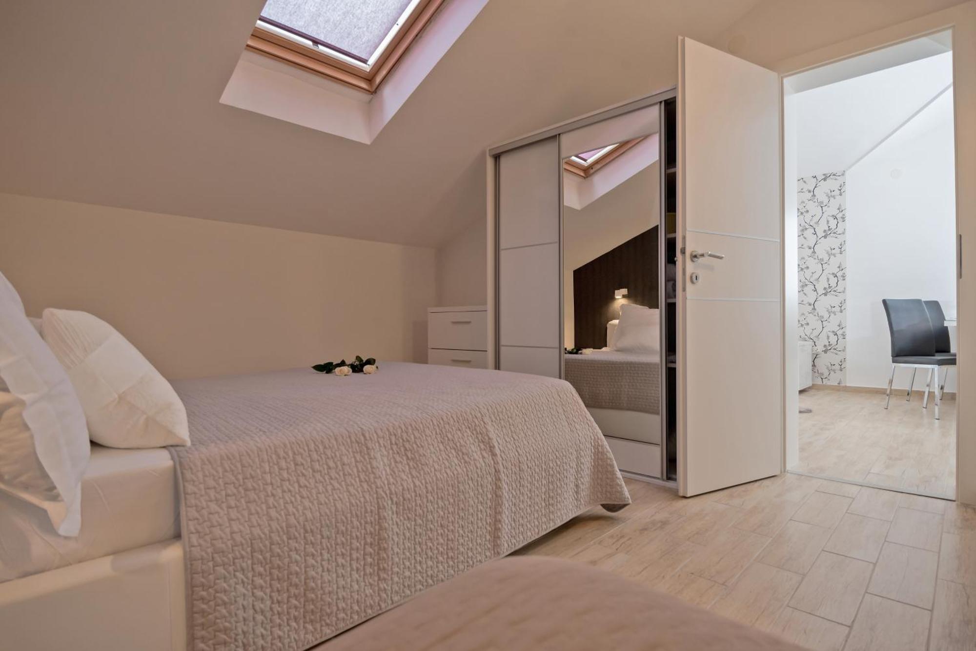 Apartments And Rooms With Parking Space Rogoznica - 10339 Δωμάτιο φωτογραφία